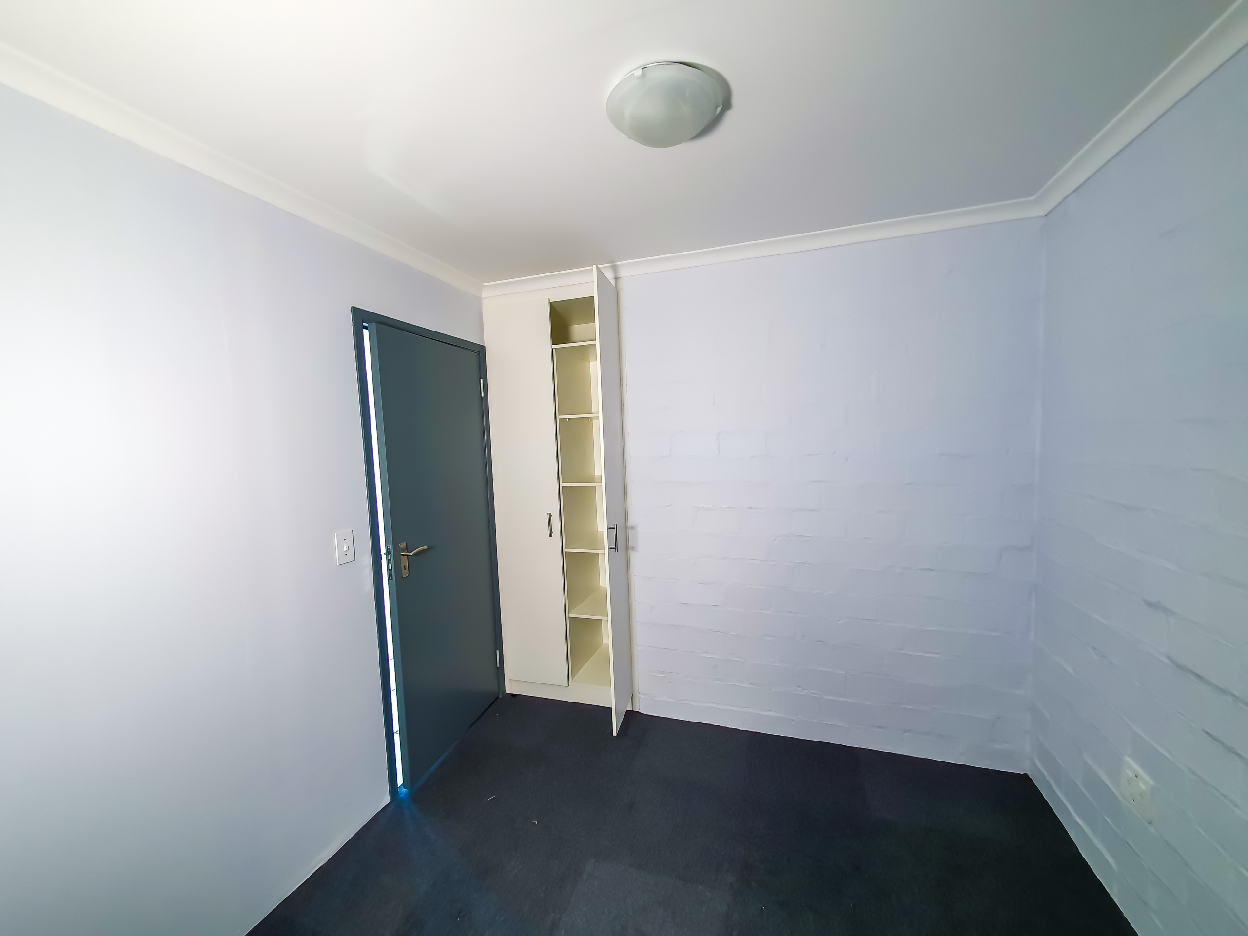 2 bed spared bed TWO BEDROOM APARTMENT TO RENT IN WYNBERG