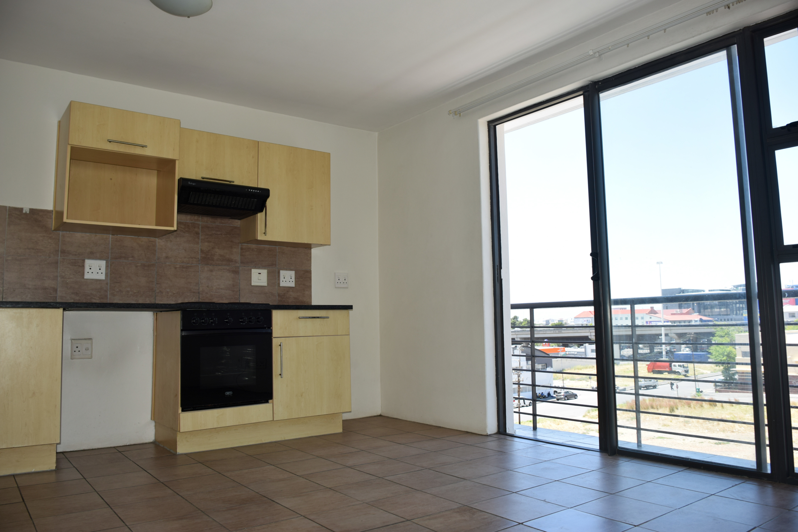 ONE BEDROOM APARTMENT WITH TERRACE TO RENT IN ZONNEBLOEM, CAPE TOWN
