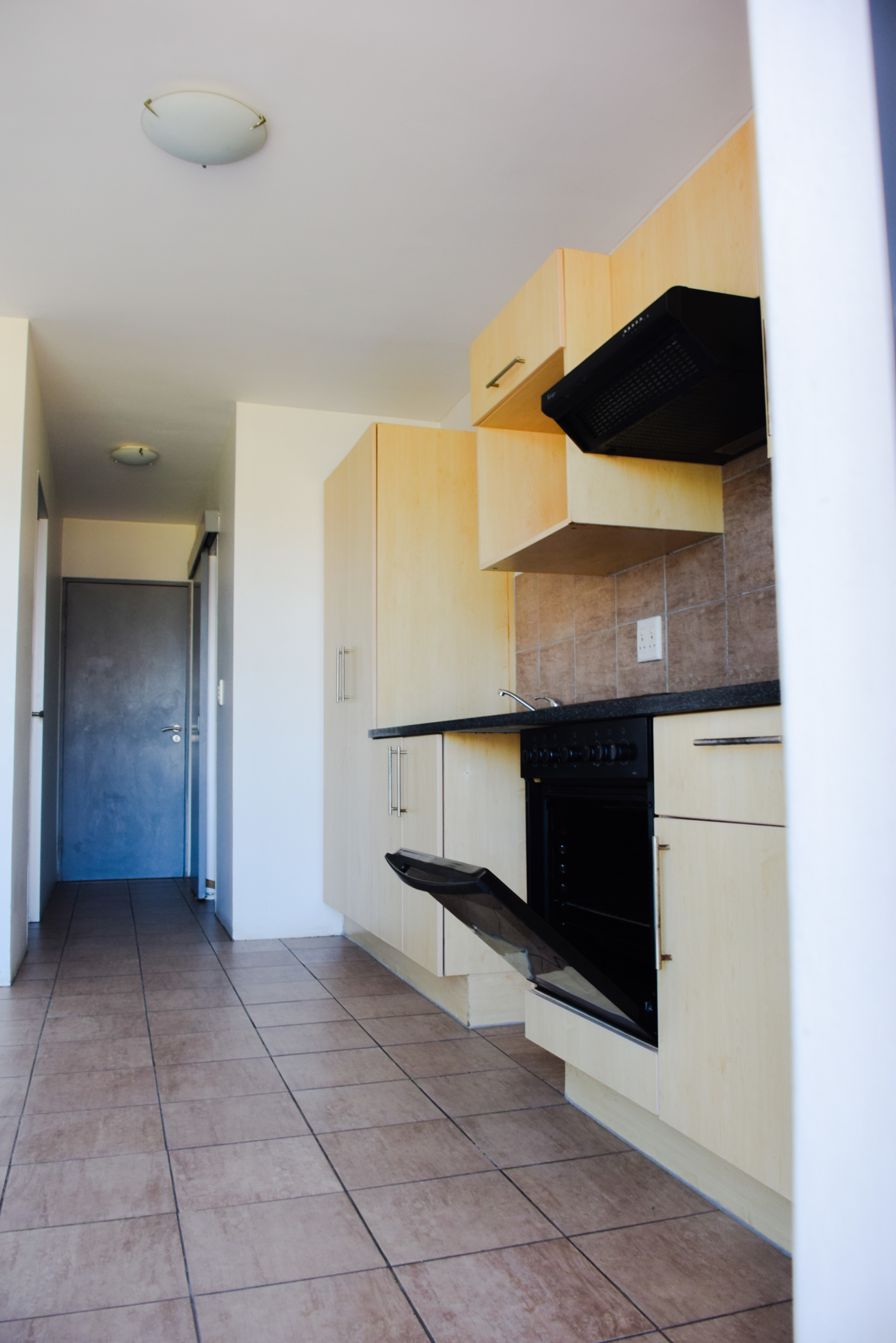 ONE BEDROOM APARTMENT WITH TERRACE TO RENT IN ZONNEBLOEM, CAPE TOWN