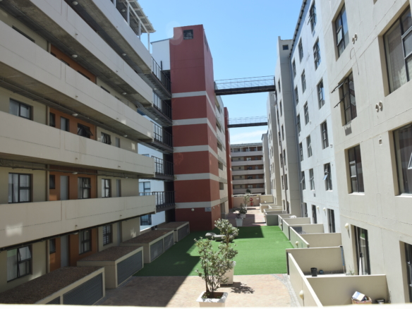 ONE BEDROOM APARTMENT WITH TERRACE TO RENT IN ZONNEBLOEM, CAPE TOWN