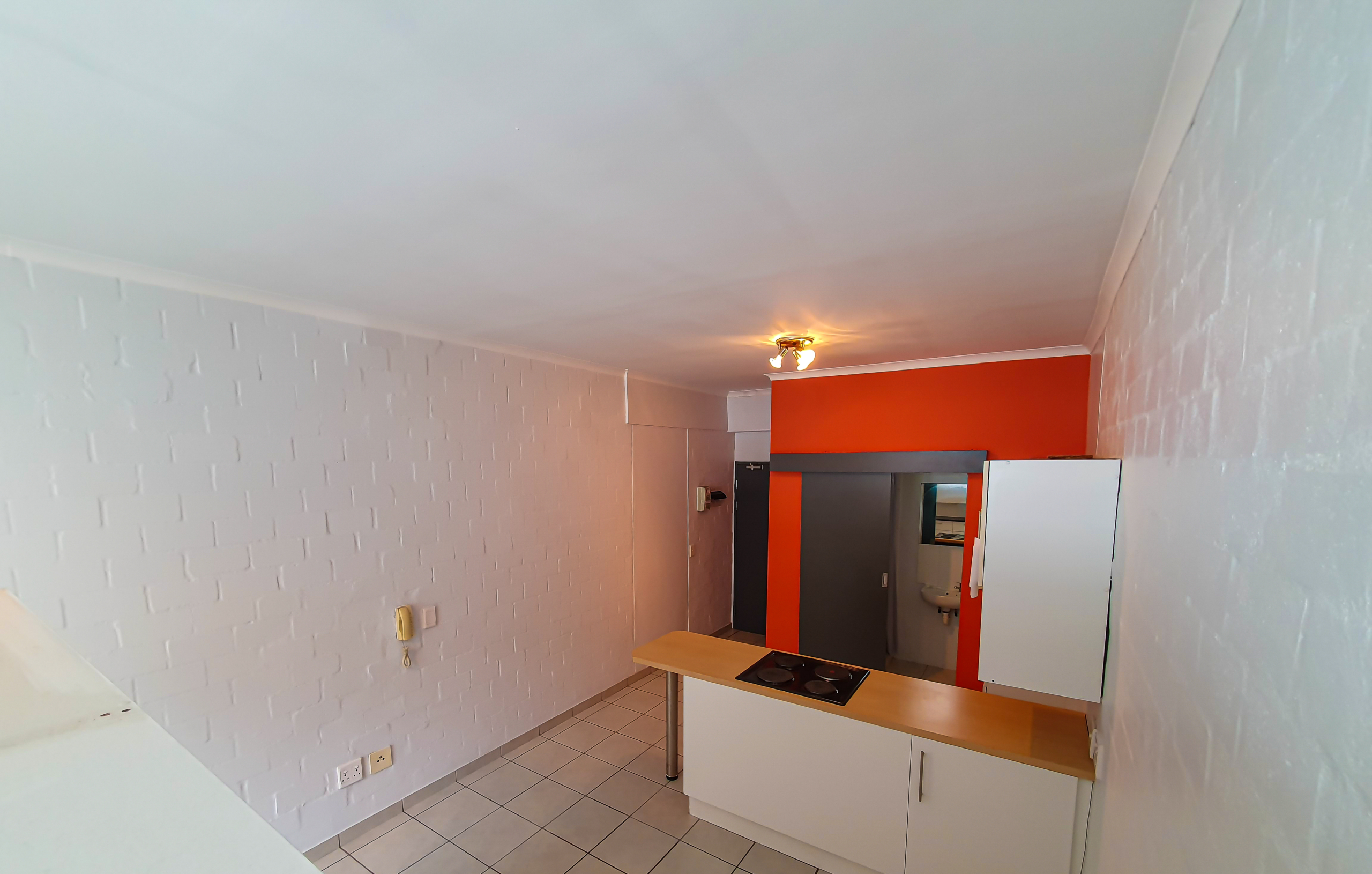 BACHELOR APARTMENT FOR SALE IN WYNBERG
