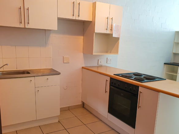 BACHELOR APARTMENT FOR SALE IN WYNBERG