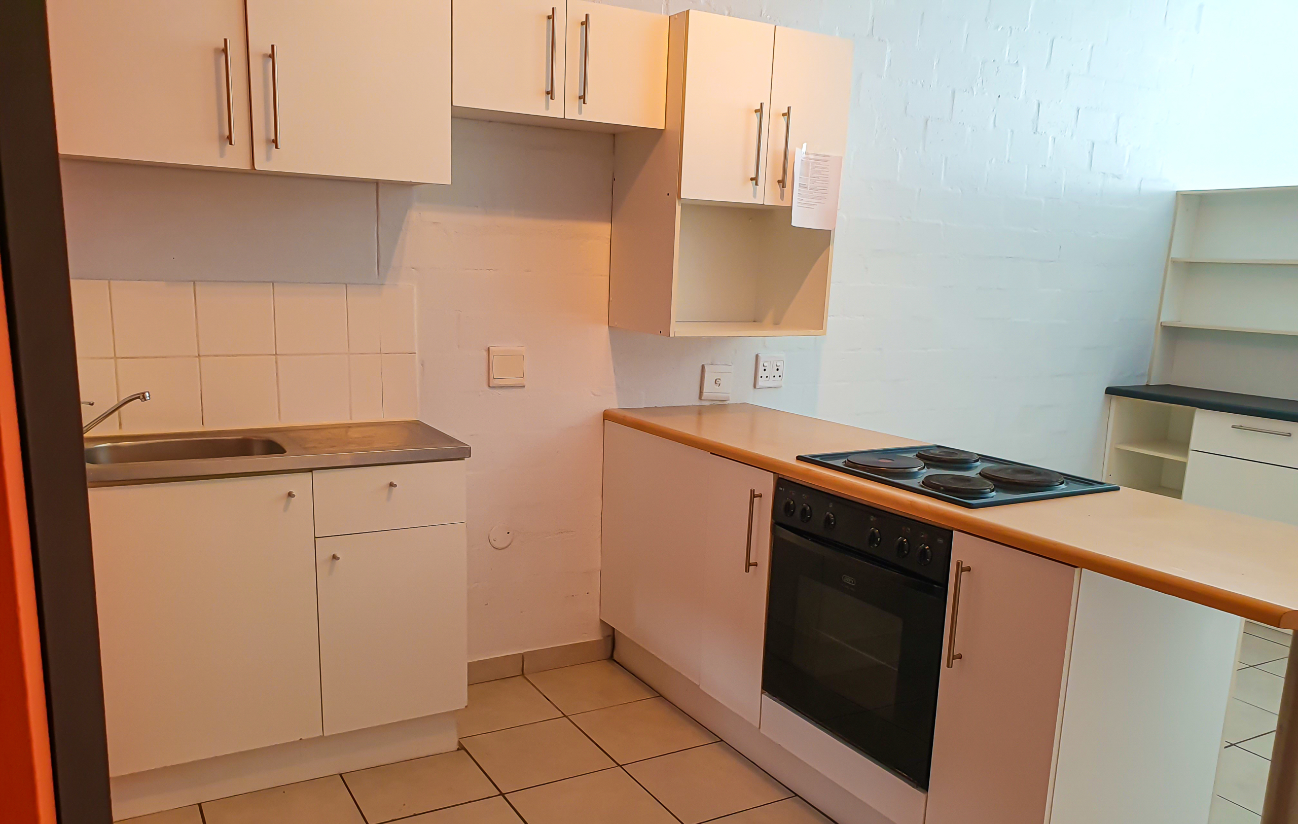 BACHELOR APARTMENT FOR SALE IN WYNBERG