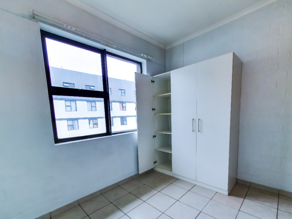 BACHELOR APARTMENT FOR SALE IN WYNBERG